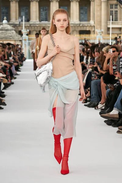 Look 11